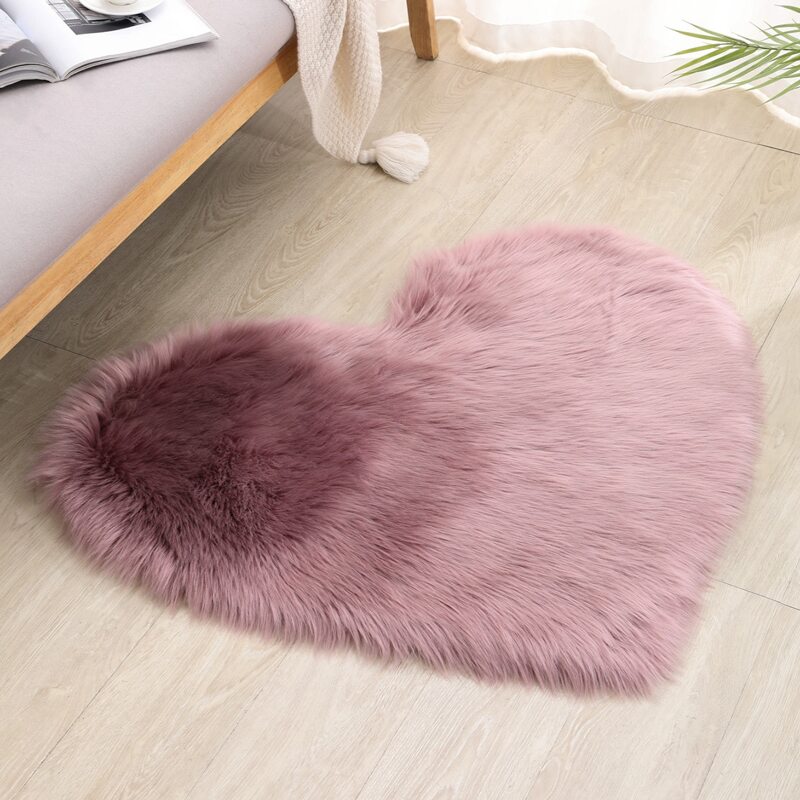 

Heart Shaped Plush Rug, Dusty pink