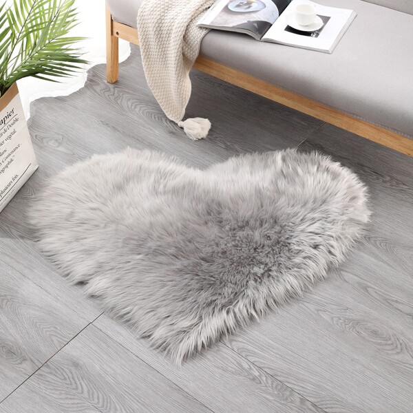 

1pc Heart Shaped Shaggy Plush Carpet, Grey
