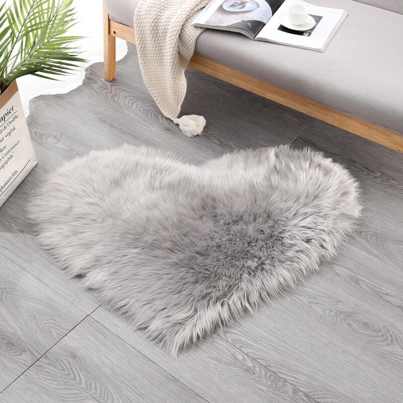 

1pc Heart Shaped Shaggy Plush Carpet, Grey