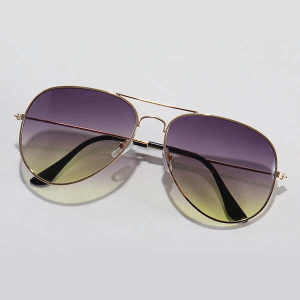 

Metal Frame Tinted Lens Sunglasses
