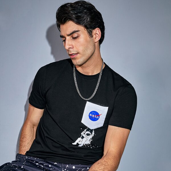 

Men Pocket Front Graphic Print Top, Black