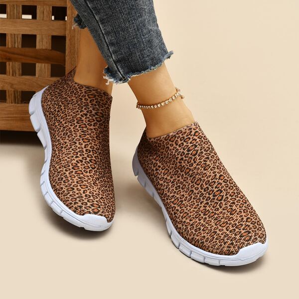 

Allover Graphic Slip On Knit Running Shoes, Brown