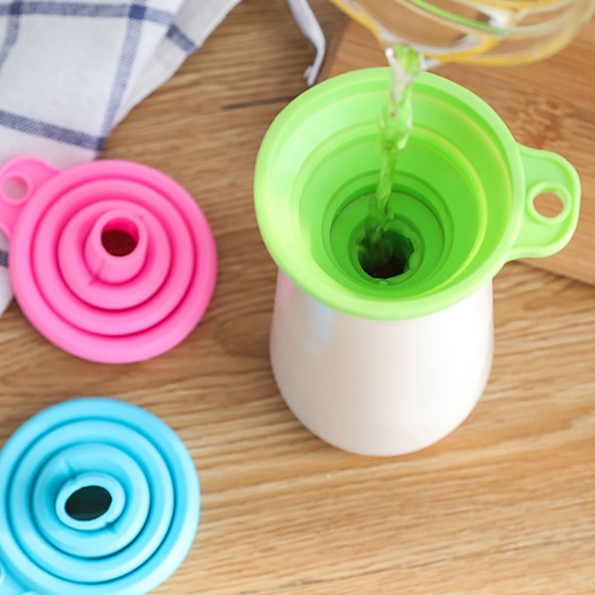 

1pc Random Mini Collapsible Funnel, Multicolor