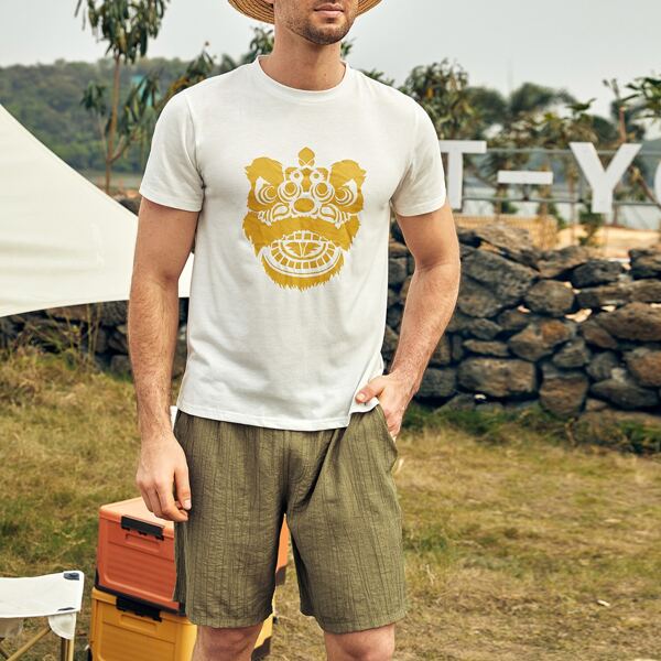 

Men Chinese Lion Dance Print Tee With Shorts, Multicolor