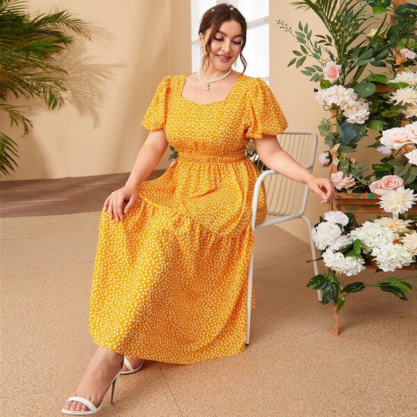 

Plus Sweetheart Neck Shirred Waist Ditsy Floral Milkmaid Dress, Yellow