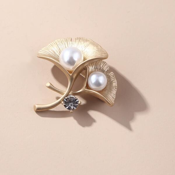 

Leaf Design Brooch, Gold