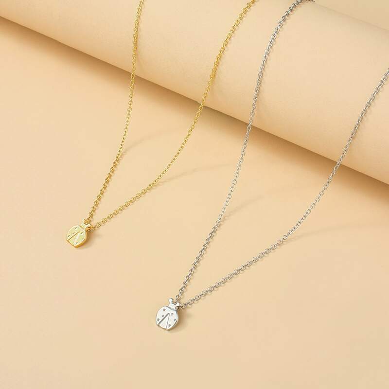 

2pcs Ladybug Pendant Necklace, Multicolor