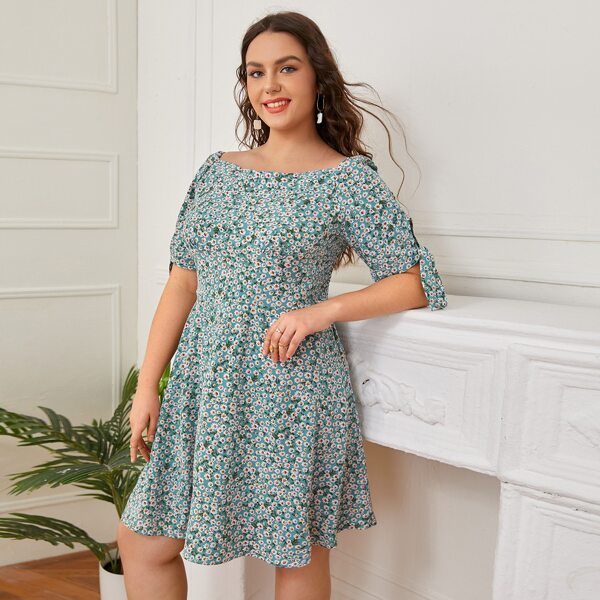 

Plus Ditsy Floral Shirred A-line Dress, Green