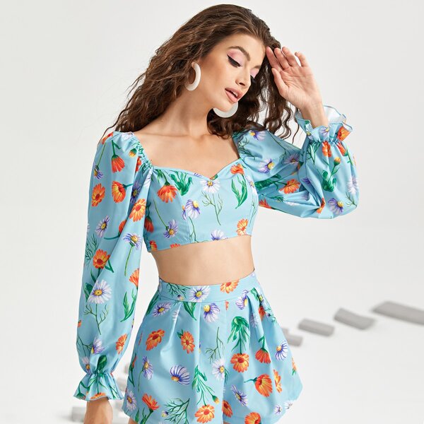 

Bell Sleeve Shirred Back Floral Crop Top, Multicolor