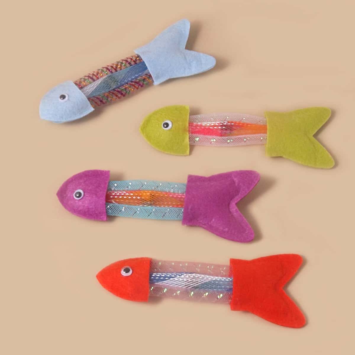 

1pc Fish Shaped Random Color Pet Chew Toy, Multicolor