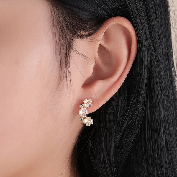 

Flower Decor Stud Earrings, Gold
