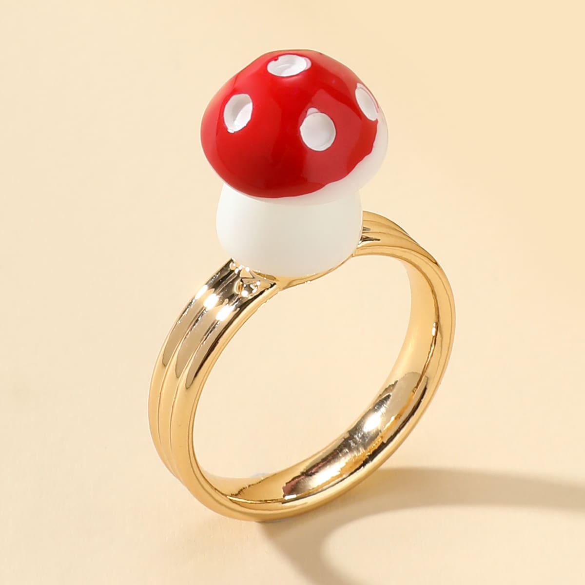 

Mushroom Decor Ring, Red and white