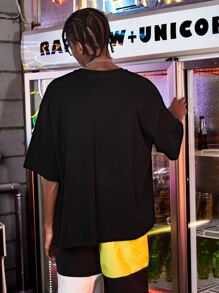 Manfinity RebelGame Camiseta con estampado de letra y figura de hombros caídos - Negro - Ver 2