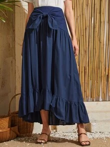 SHEIN تنورة بلون موحد وبحافة مكشكش بربطة امامي