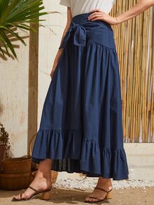 SHEIN تنورة بلون موحد وبحافة مكشكش بربطة امامي