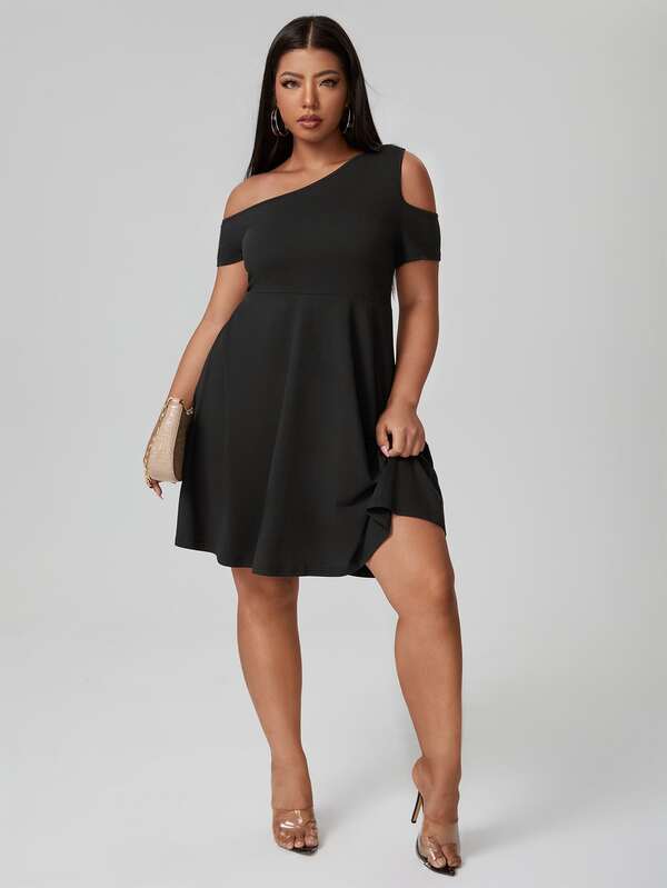 SHEIN Privé Plus Solid Cut Out A-line Dress