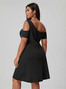 SHEIN Privé Plus Solid Cut Out A-line Dress - Black - View 2