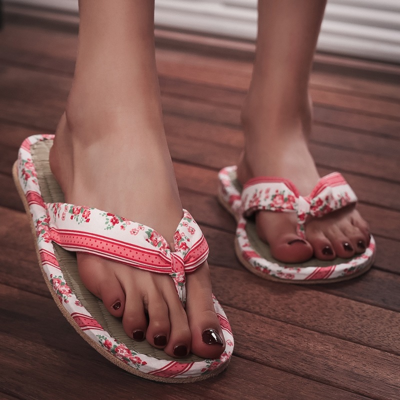 

Floral Print Thong Sandals, Pink