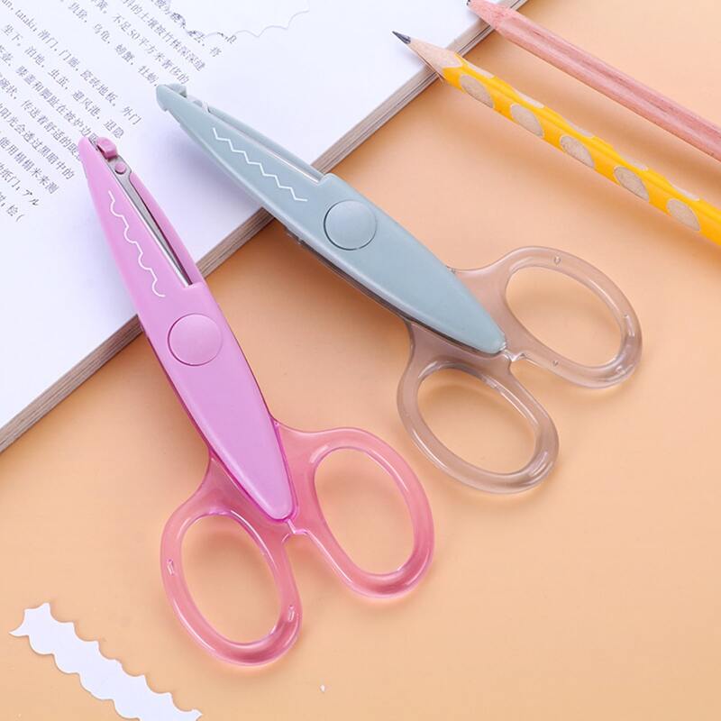 

1pc Random Scallop Scissors, Multicolor