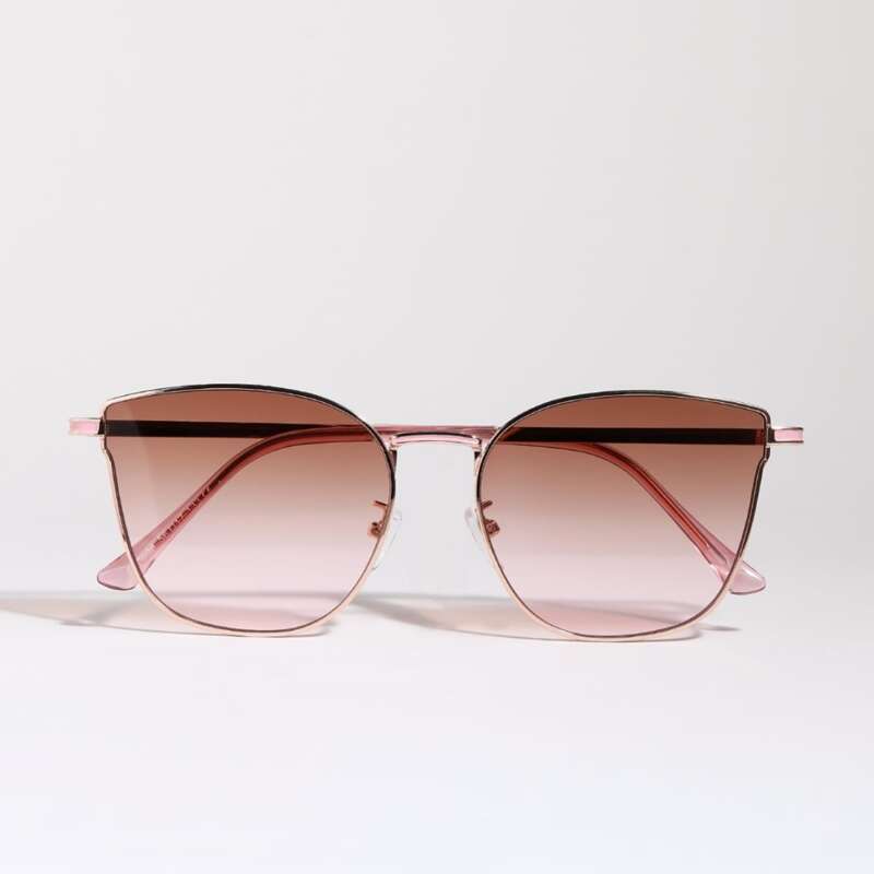 

Metal Frame Tinted Lens Sunglasses