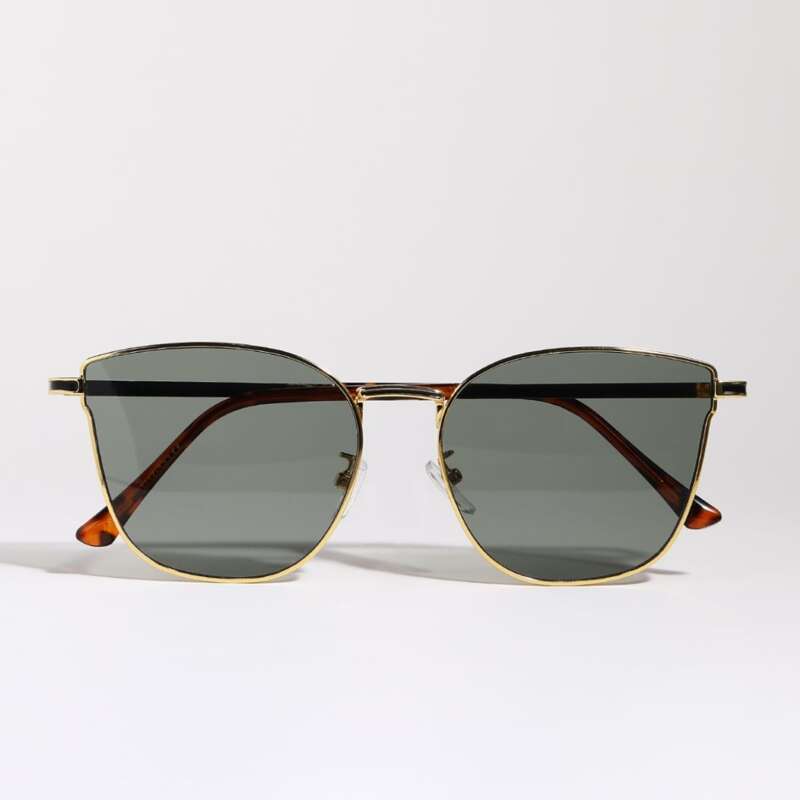 

Metal Frame Tinted Lens Sunglasses
