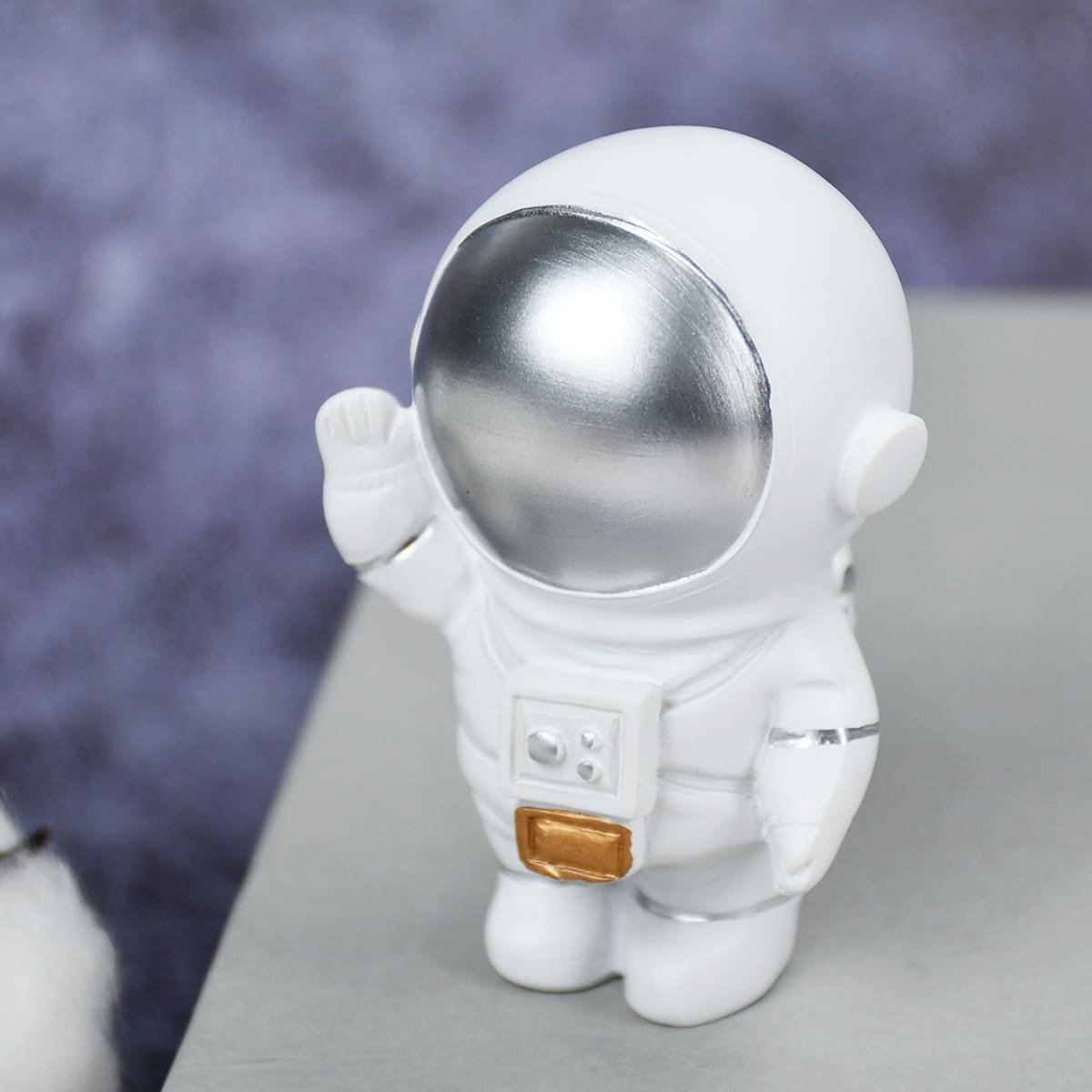 

1pc Astronaut Design Art Decoration, Multicolor