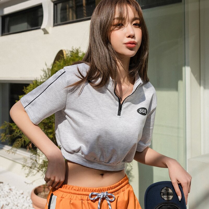 

Letter Graphic Half Zipper Tee, Light grey