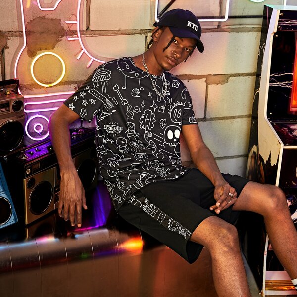 

Men Cartoon Graphic Top & Shorts Set, Black
