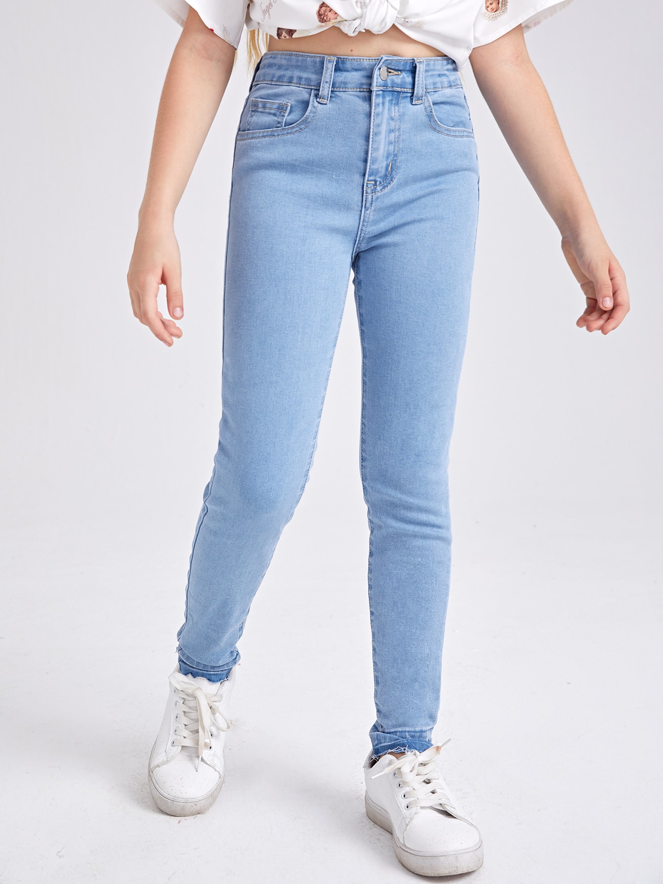 S جينز مغسول بتفاصيل الجيب الصلب للفتات التوين