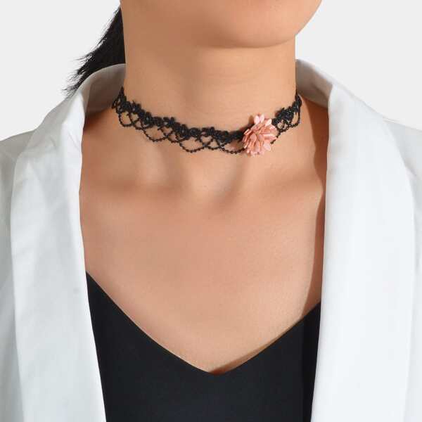 

Flower Decor Choker, Black