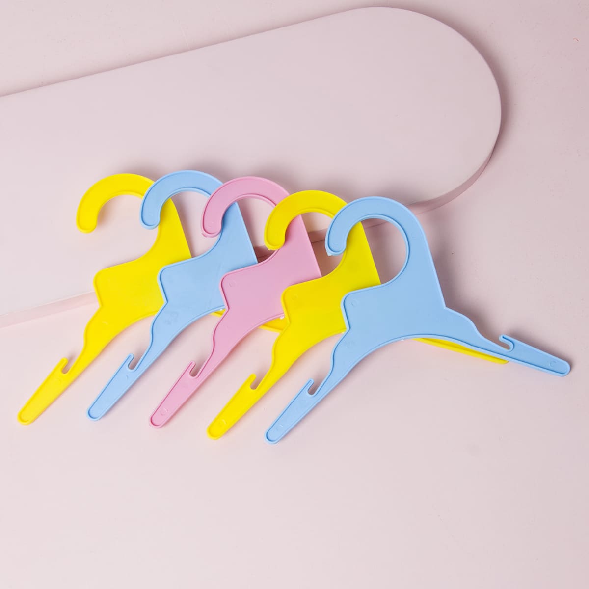 

5pcs Random Color Pet Clothes Hanger, Multicolor