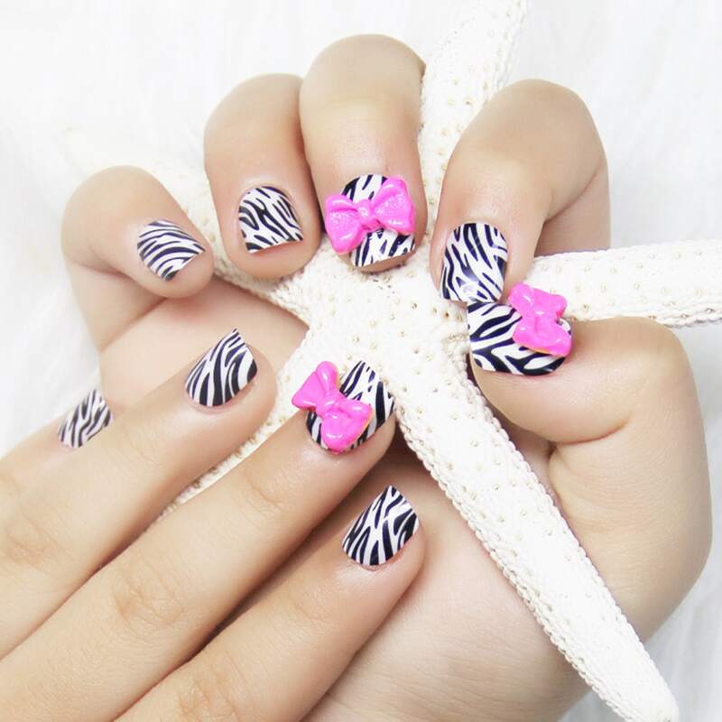 

24pcs Kids Zebra Striped Fake Nail & 1sheet Tape & 1pc Nail File, Multicolor