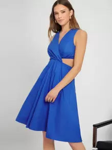 SHEIN 交叉領鏤空素色連衣裙 - 寶藍色 - 查看 1