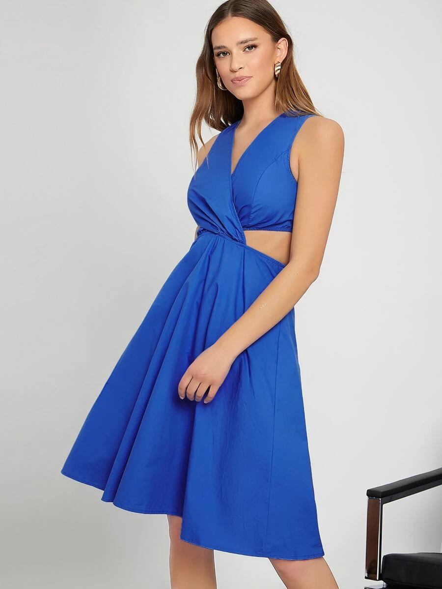 SHEIN 交叉領鏤空素色連衣裙 - 寶藍色 - 查看 1