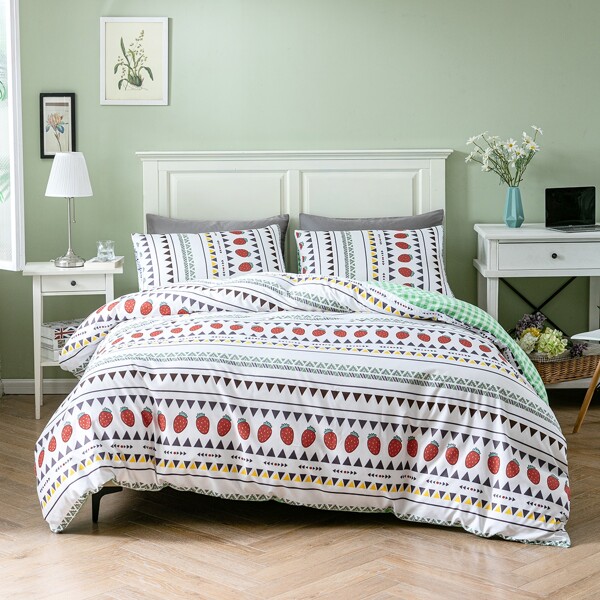 

Strawberry & Triangle Print Duvet Cover Set Without Filler, Multicolor