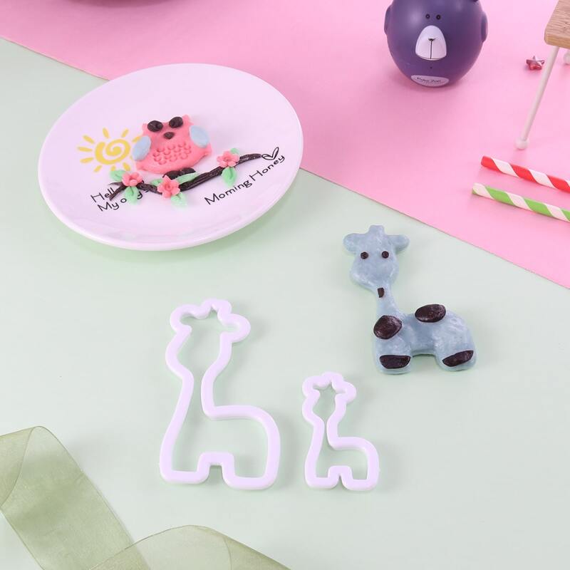 

2pcs Cartoon Giraffe Fondant Cake Mold, White