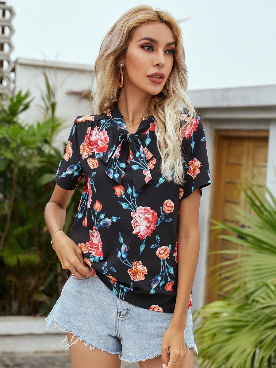 SHEIN VCAY 印花繫帶領襯衫 - 黑色 - 查看 1