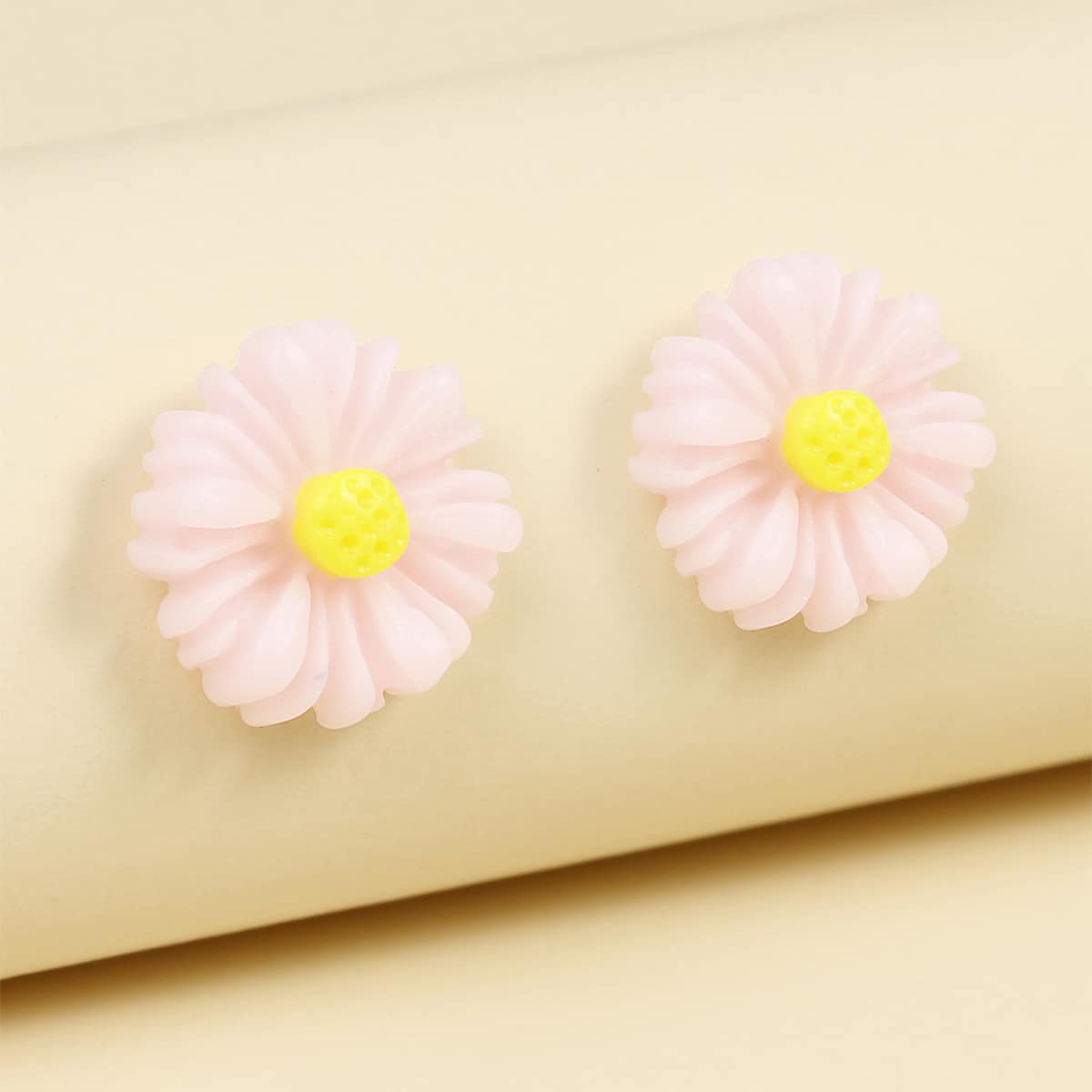 

Daisy Stud Earrings, Baby pink