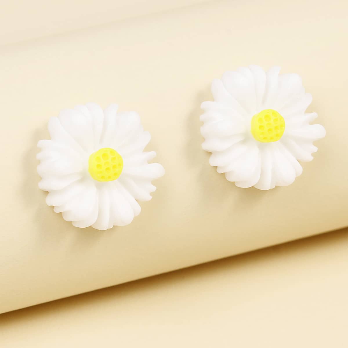 

Daisy Stud Earrings, White