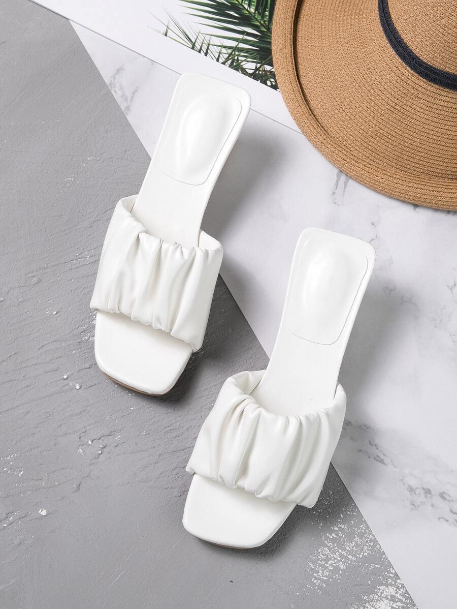 Mules con tacón con fruncido minimalista