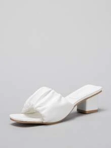 Mules con tacón con fruncido minimalista