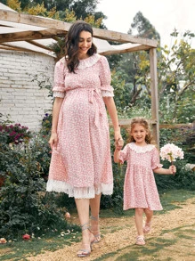 SHEIN Toddler Girls 1PC Contrast Ruffle Detail Ditsy Floral Smock Dress - Pink - View 1