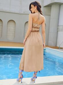 SHEIN 十字交叉鏤空抽褶開衩緞面吊帶連衣裙 - 卡其色 - 查看 2
