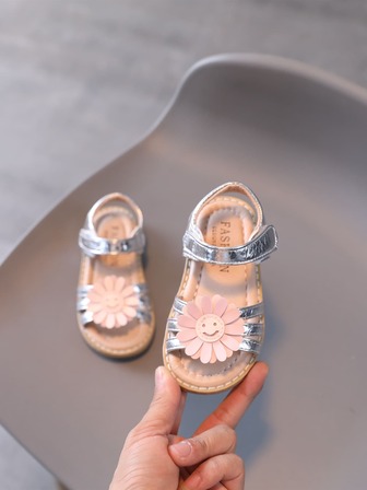 صنادل أطفال صغار تصميم أبليكوي رسم الزهر