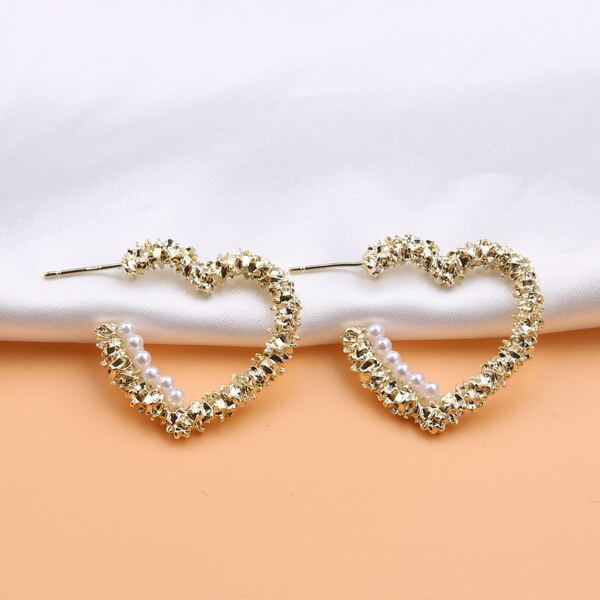 

Heart Decor Earrings, Gold