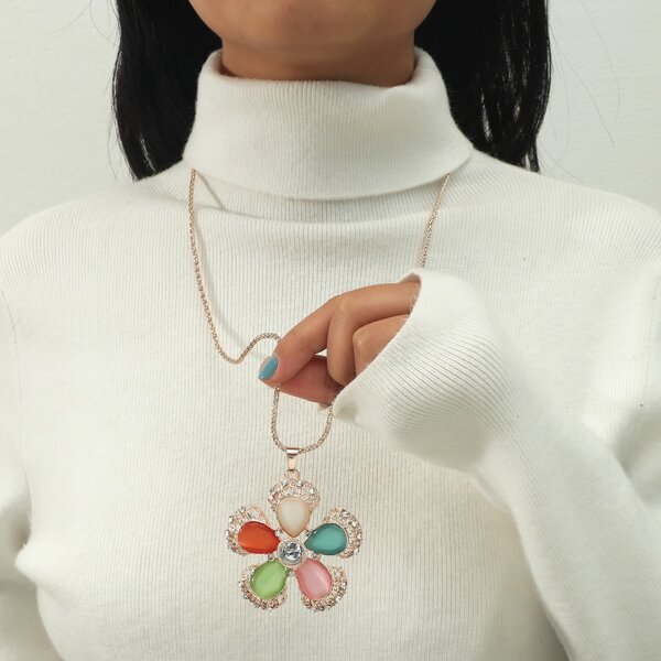 

Rhinestone Flower Charm Necklace, Rose gold