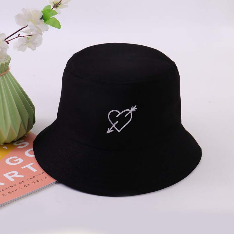 

Heart & Arrow Bucket Hat, Black