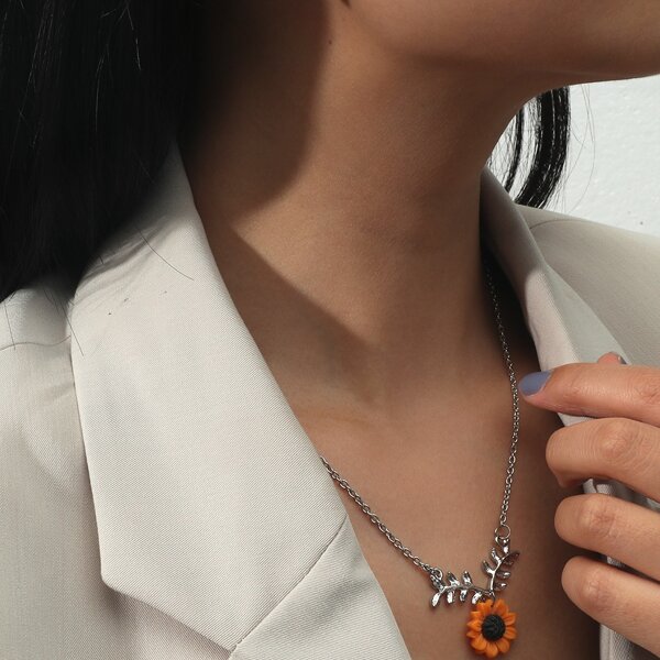 

Flower Charm Necklace & 1pair Stud Earrings, Silver