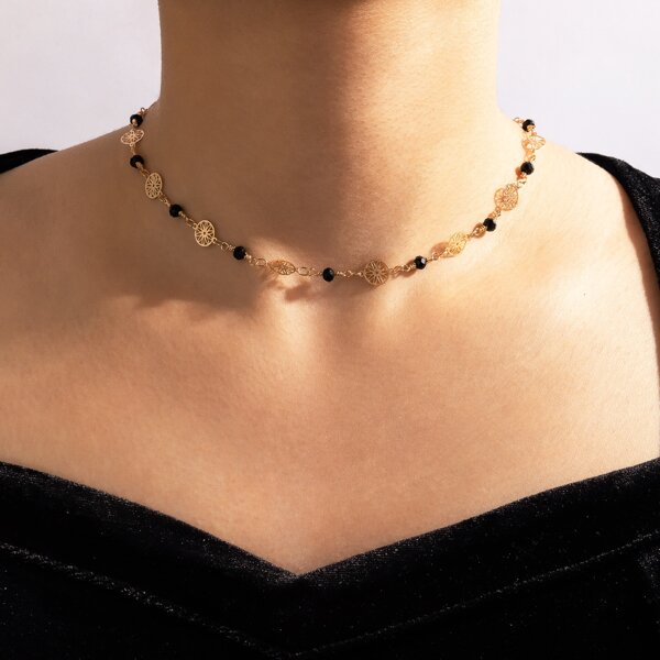 

Hollow Out Round Decor Necklace, Gold