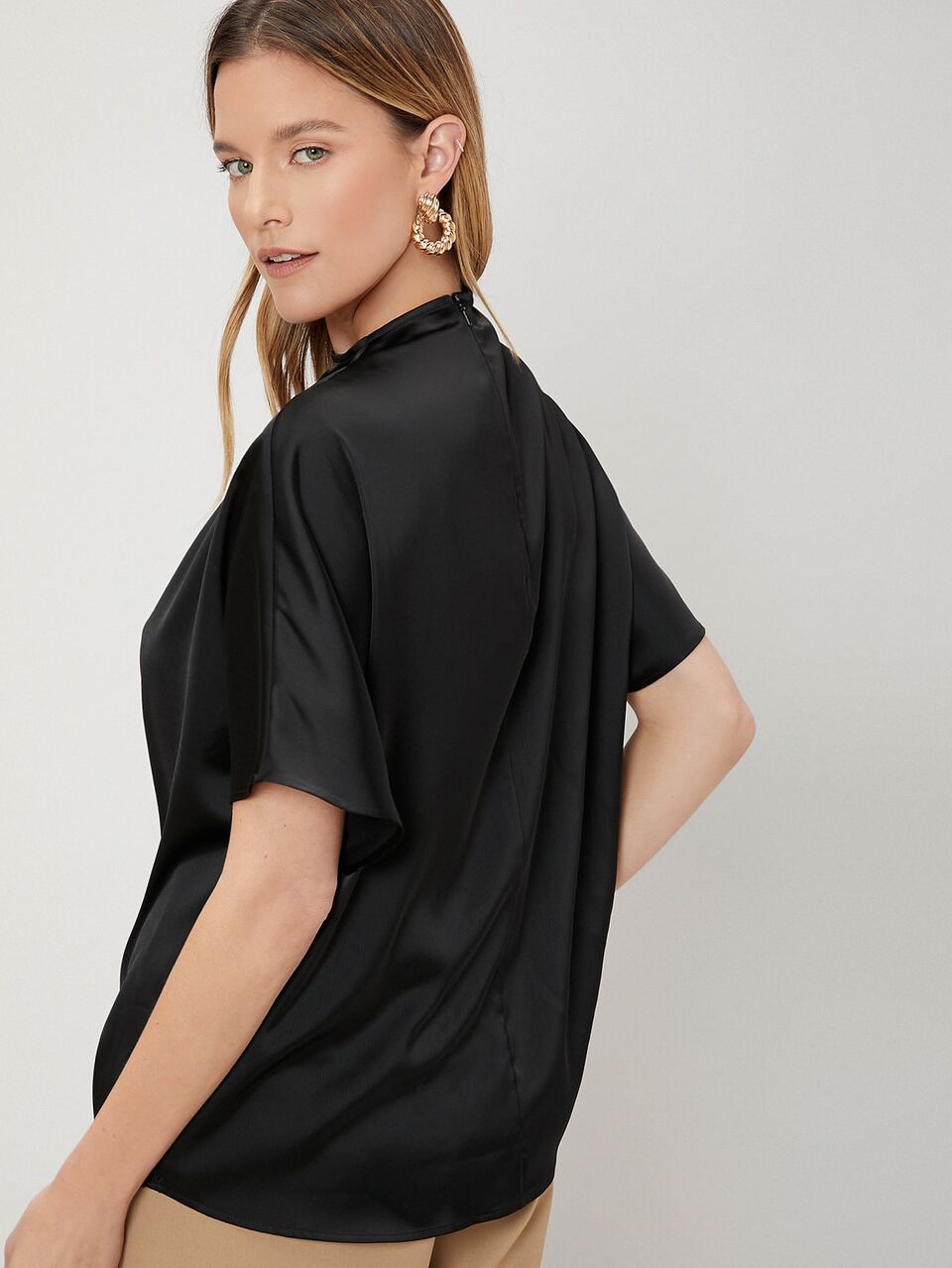 WOMEN'S STAND COLLAR BATWING SLEEVE SHIRT